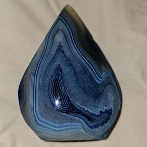 155g, Color Enhanced Blue Agate Polished Crystal,Self-standing, 87mm (3.4in) NWT